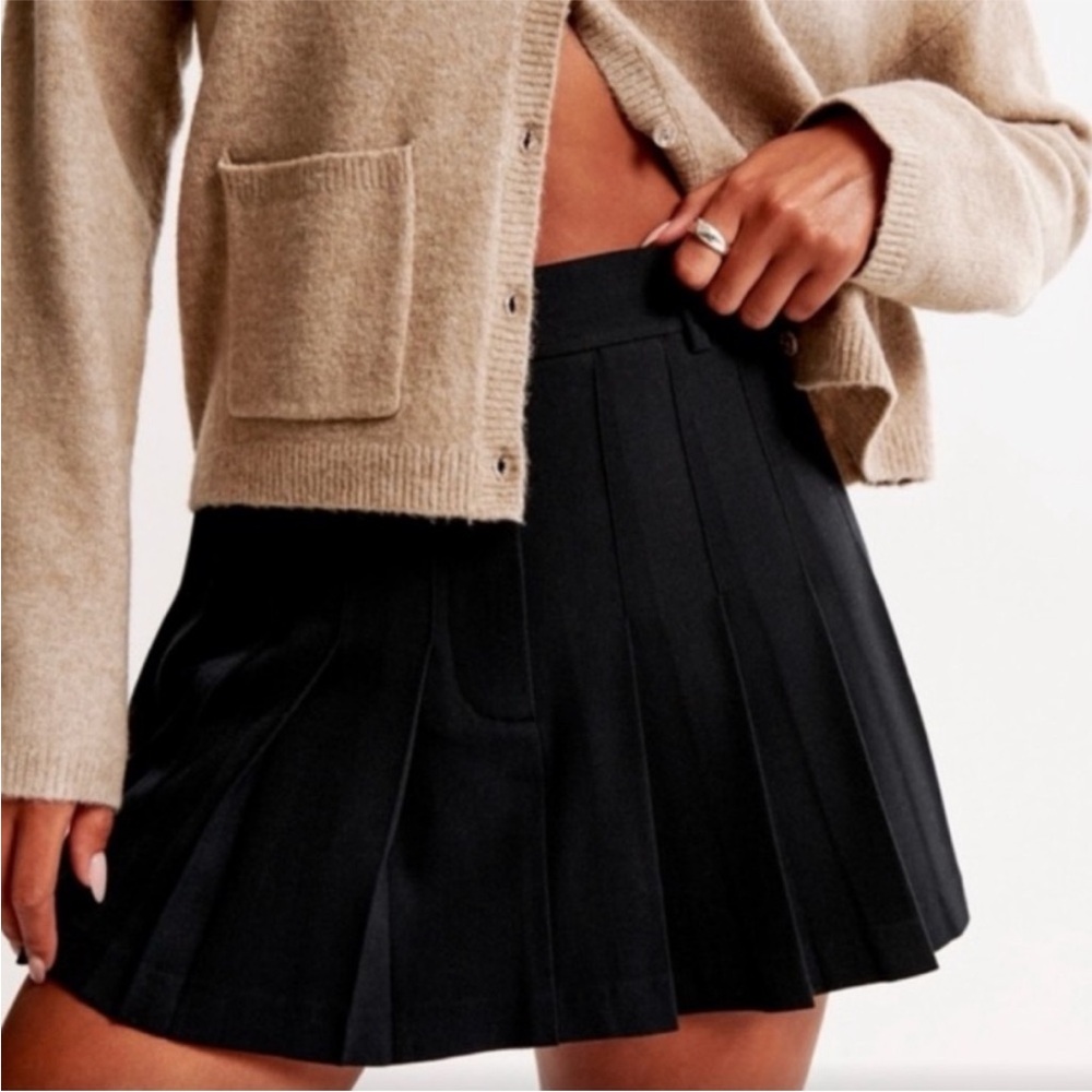 Abercrombie & Fitch High Rise Pleated Mini Skort